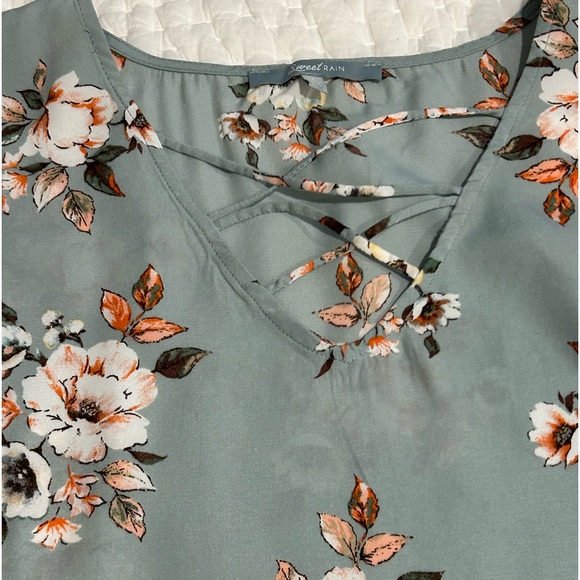Shirt Sleeve Flower Shirt by Sweet Rain Size Large - Picture 3 of 4